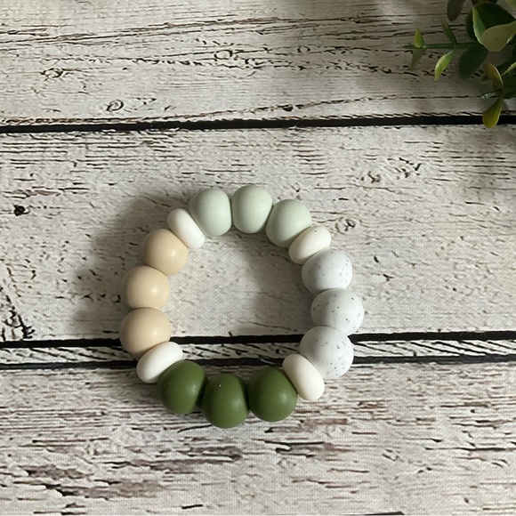 4/$20!!  Boutique Baby Round Silicone Teether Toy - Picture 5 of 5